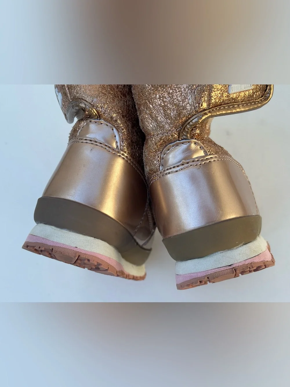 Rubber Duck girls size 10 cracked metallic boots in a rose gold color
